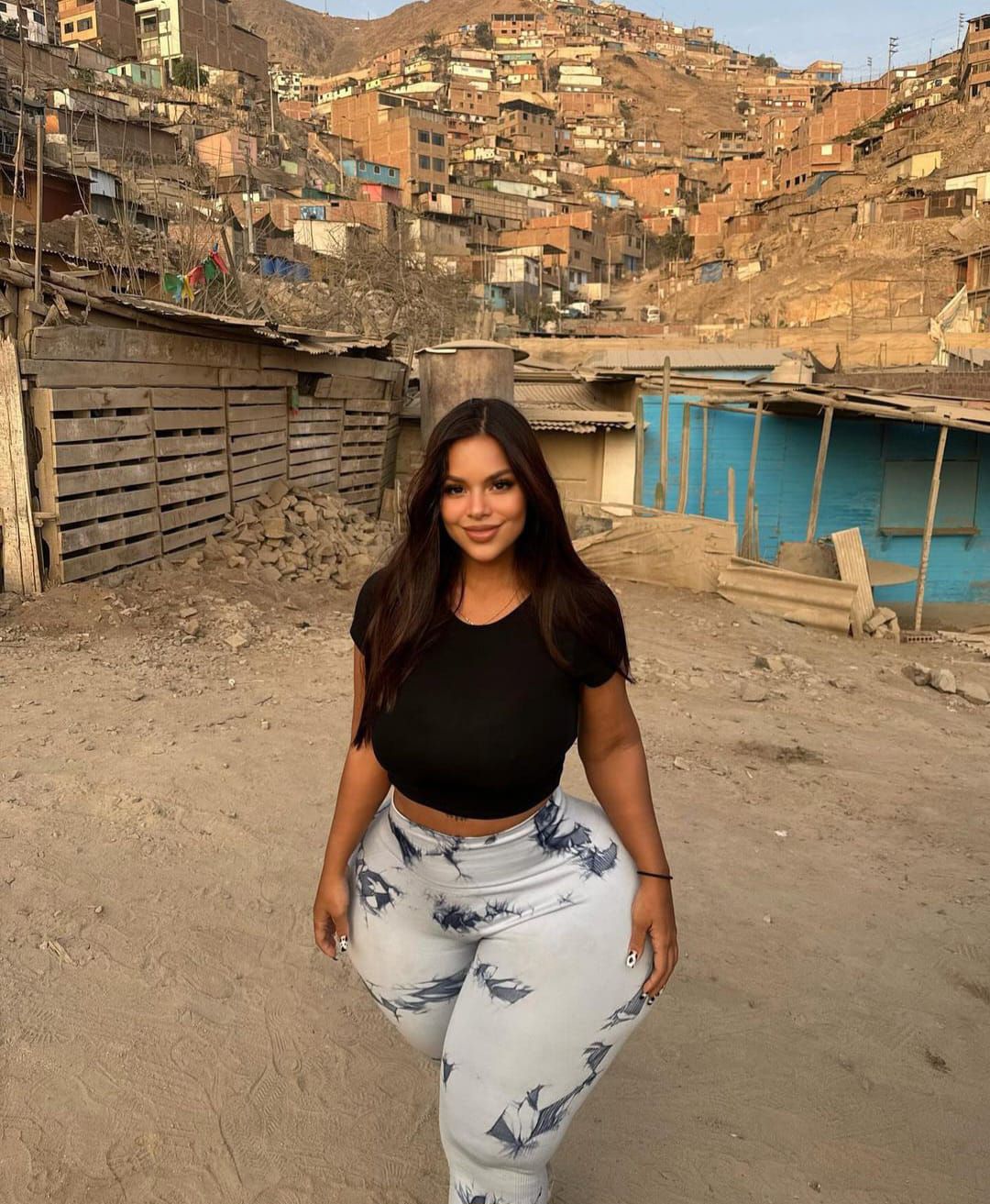 Gracie Bon, de OnlyFans, Lleva Ayuda a una Comunidad Desfavorecida en Perú