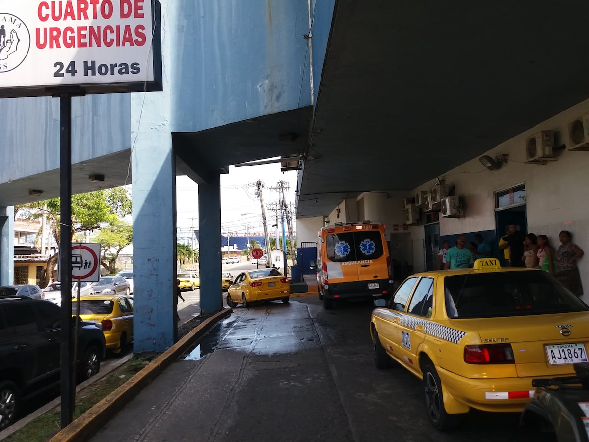 Hombre golpeó a su pareja en un auto en marcha. La mujer cayó al pavimento