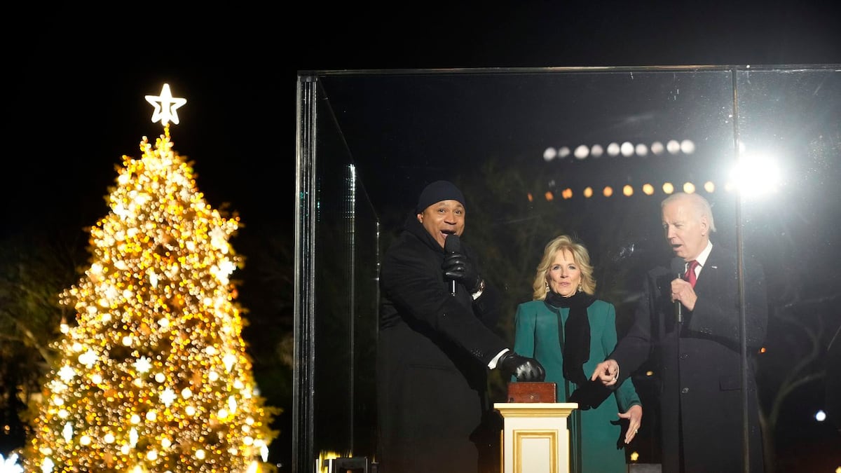 Joe Biden enciende árbol de Navidad en la Casa Blanca