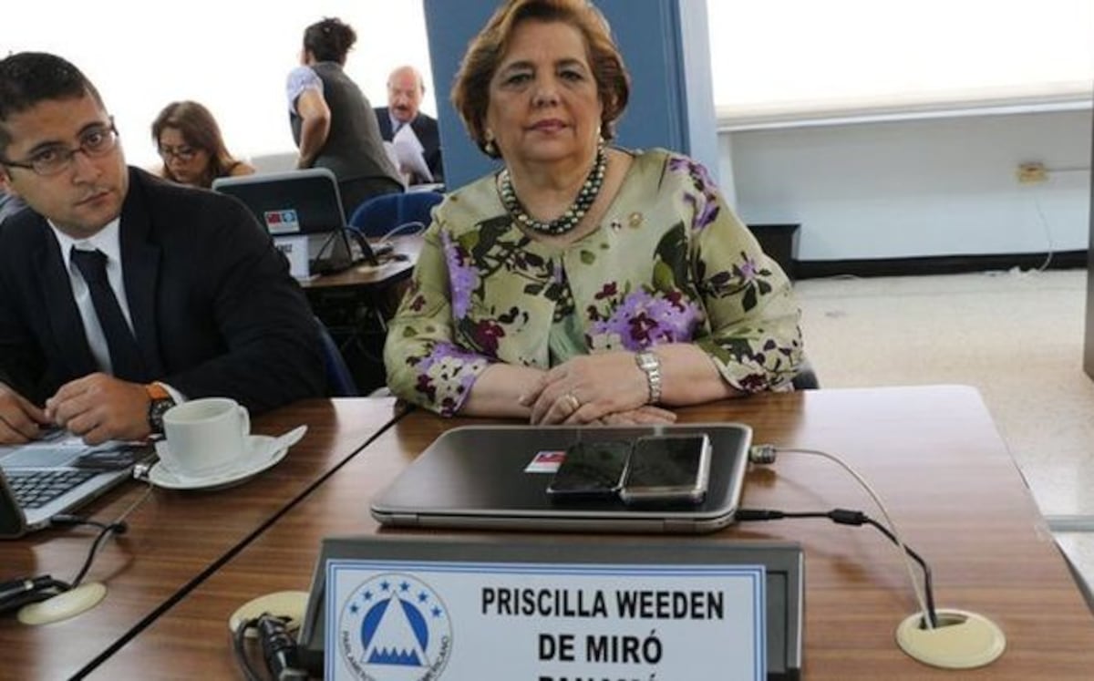 La panameña Weeden de Miró, nueva presidenta del Parlacen