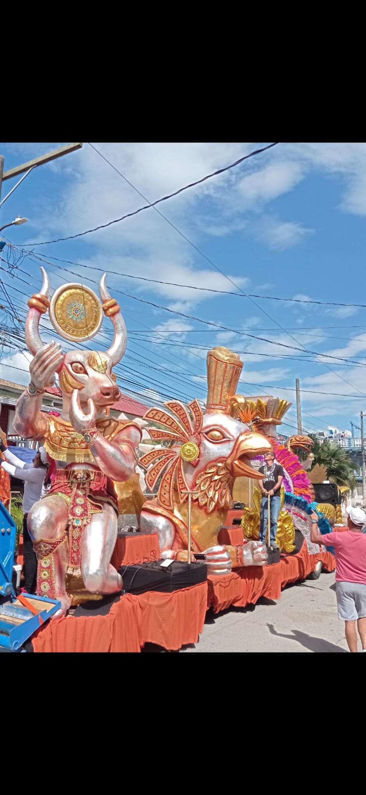 Si Ghana tiene su príncipe, Panamá tiene un faraón. Panameño triunfa en carnaval de Honduras