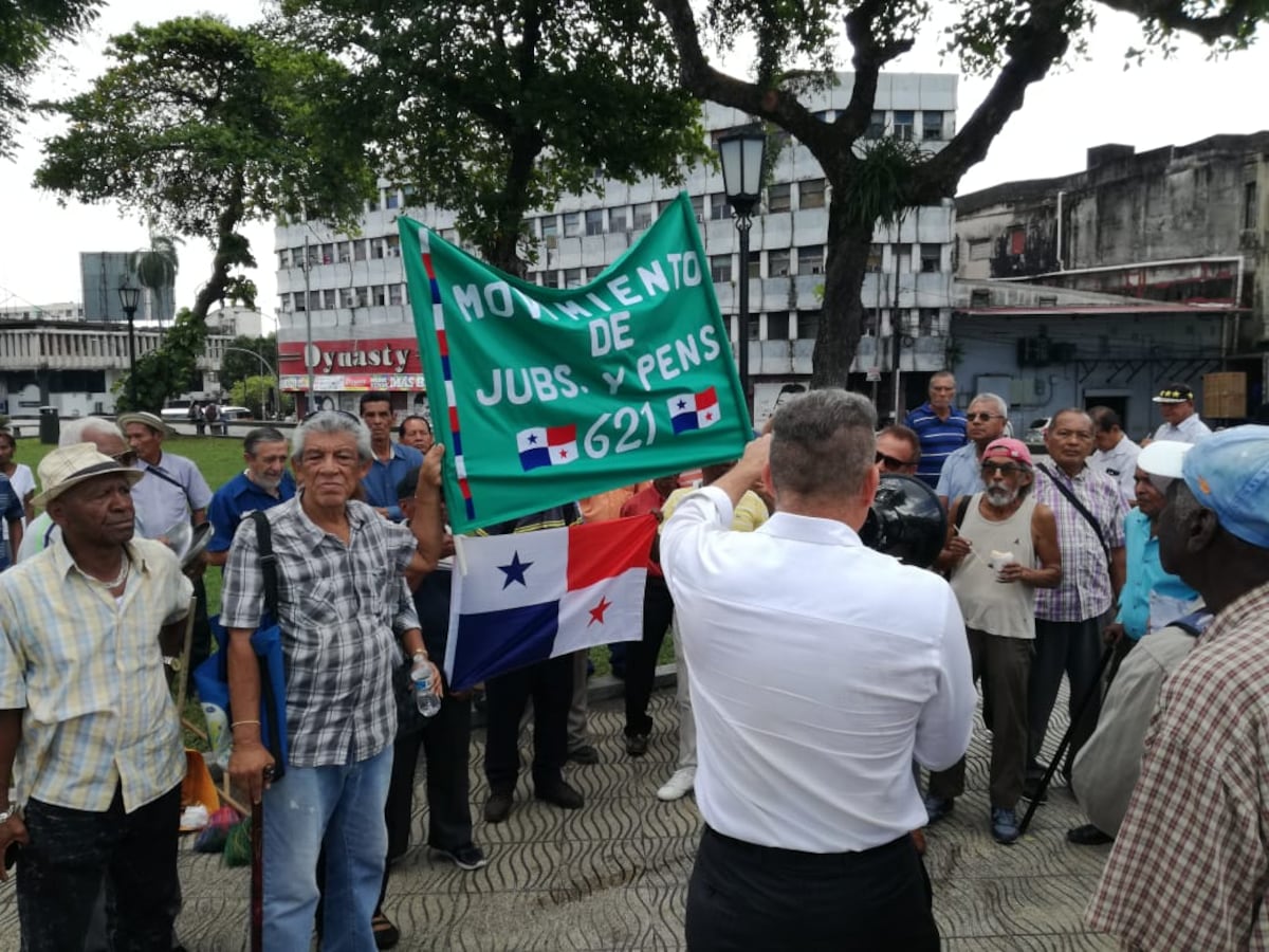 Se salvaron los jubilados les pagarán su bono de 100 dólares antes de mes