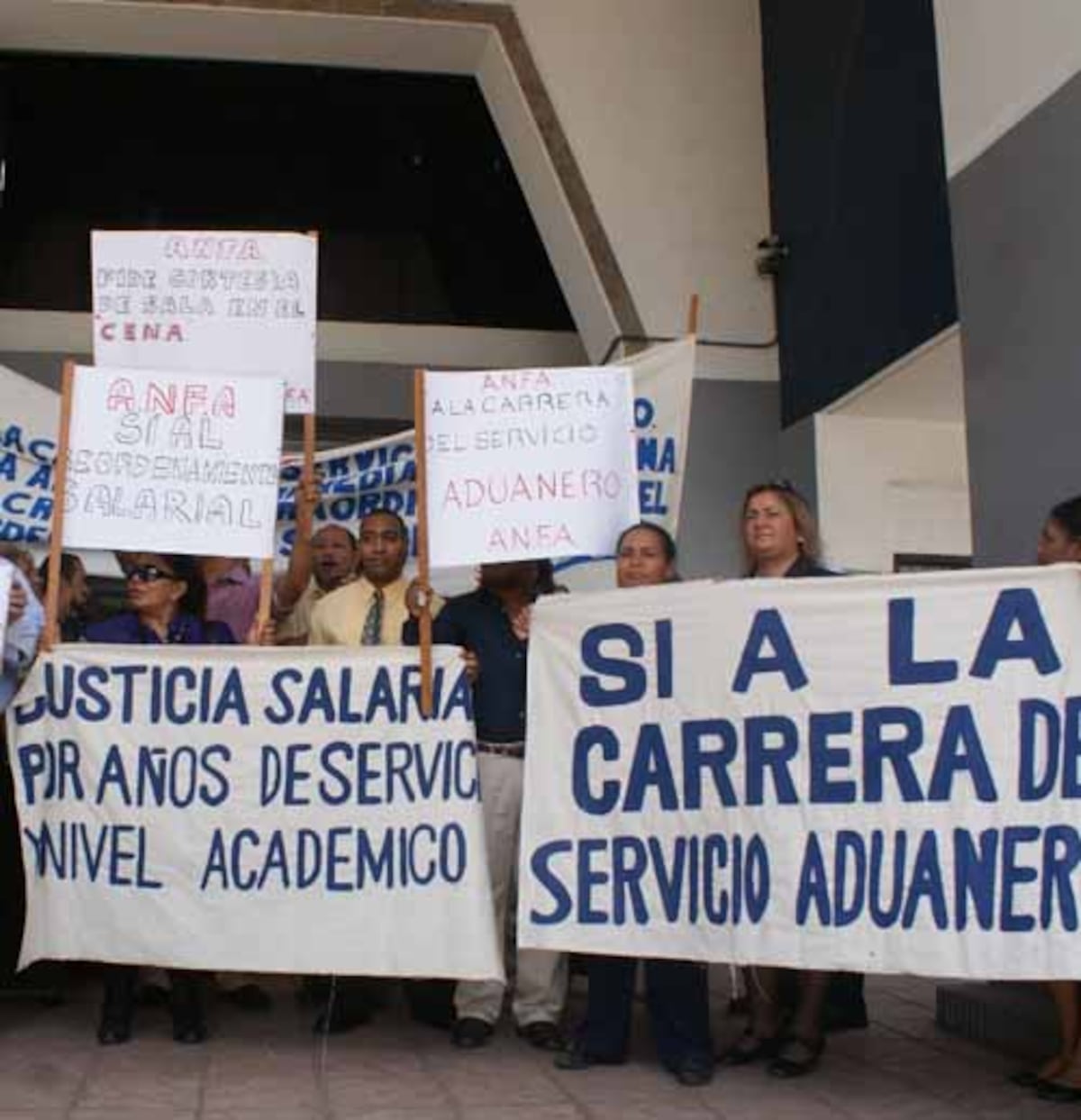 Trabajadores de Aduanas anuncian medida de fuerza