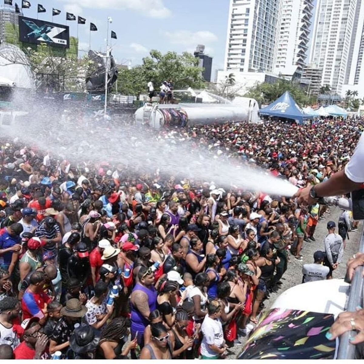 Artistas del patio exigen al gobierno el pago del dinero que se ganaron en los carnavales. Video