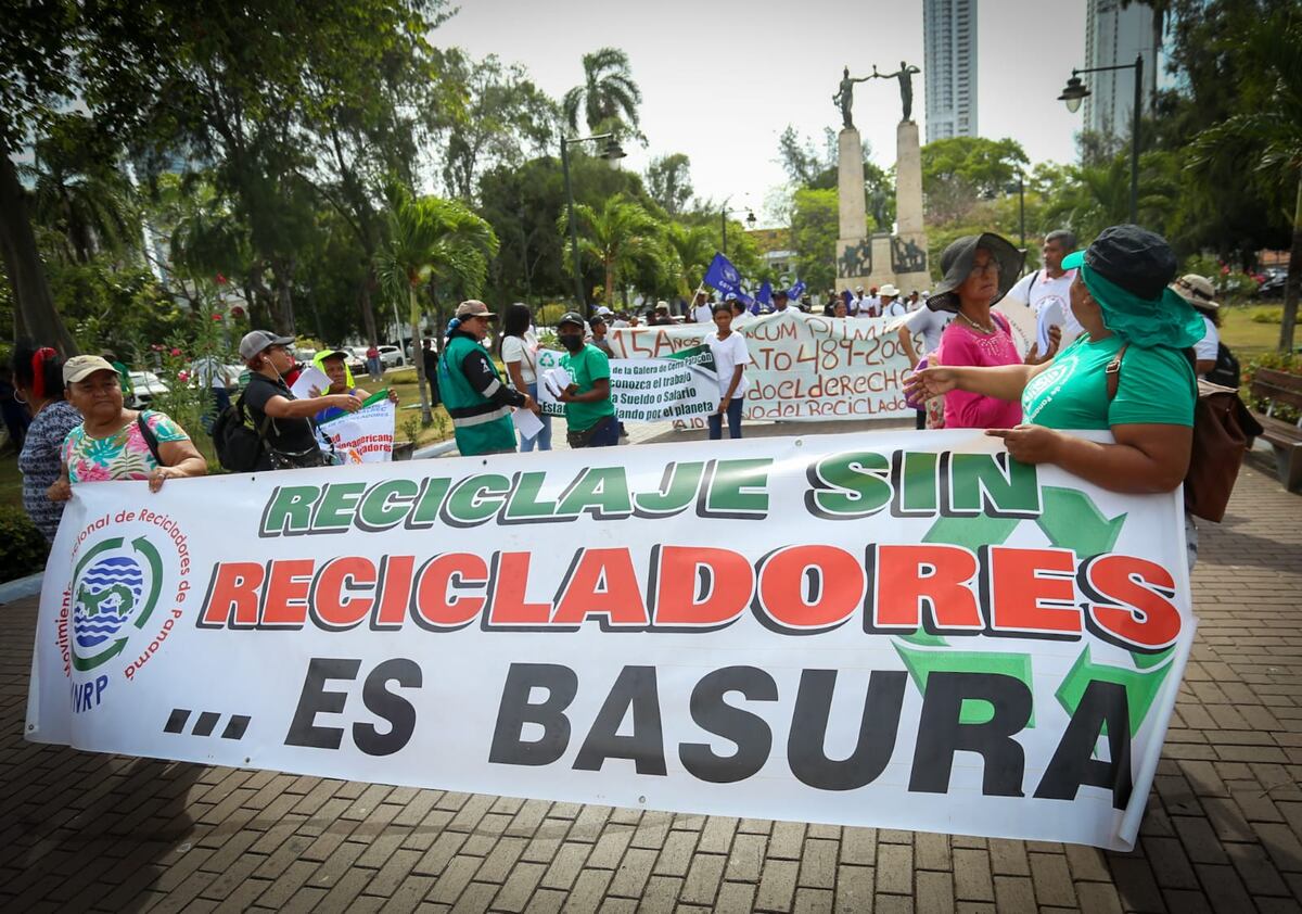 Recicladores de Cerro Patacón marchan y reclaman que se reconozca su trabajo digno. Quieren contrato