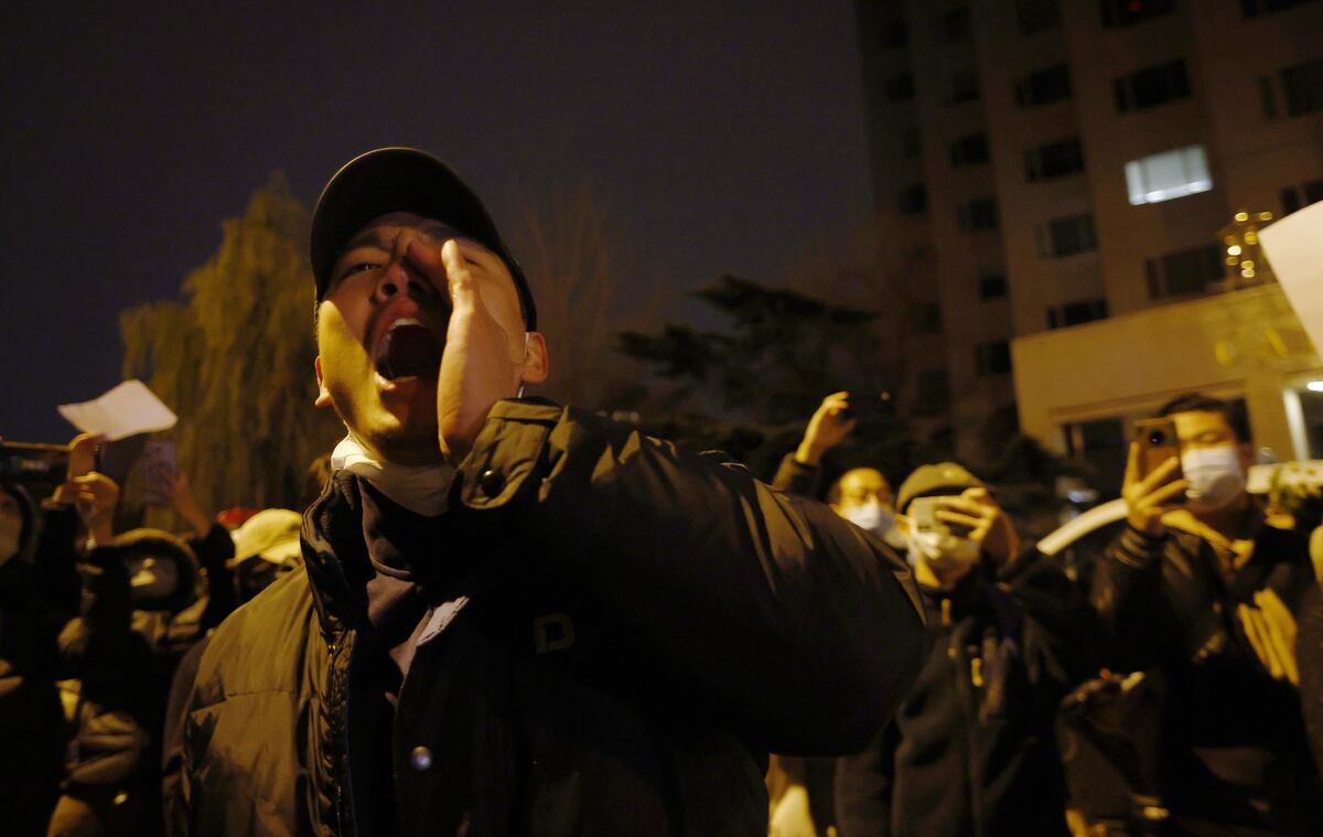 China intenta reponerse este lunes de ola de protestas