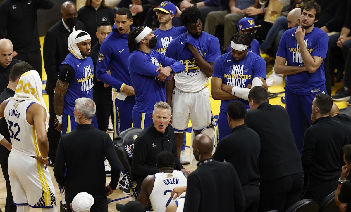 Kerr pone el pecho por sus jugadores y prepara el tercer juego de los Finales de la NBA