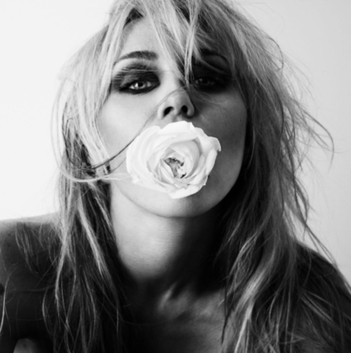 Miley Cyrus vuelve con nuevo sonido con ‘Bass Persuades’ y prepara su regreso al escenario