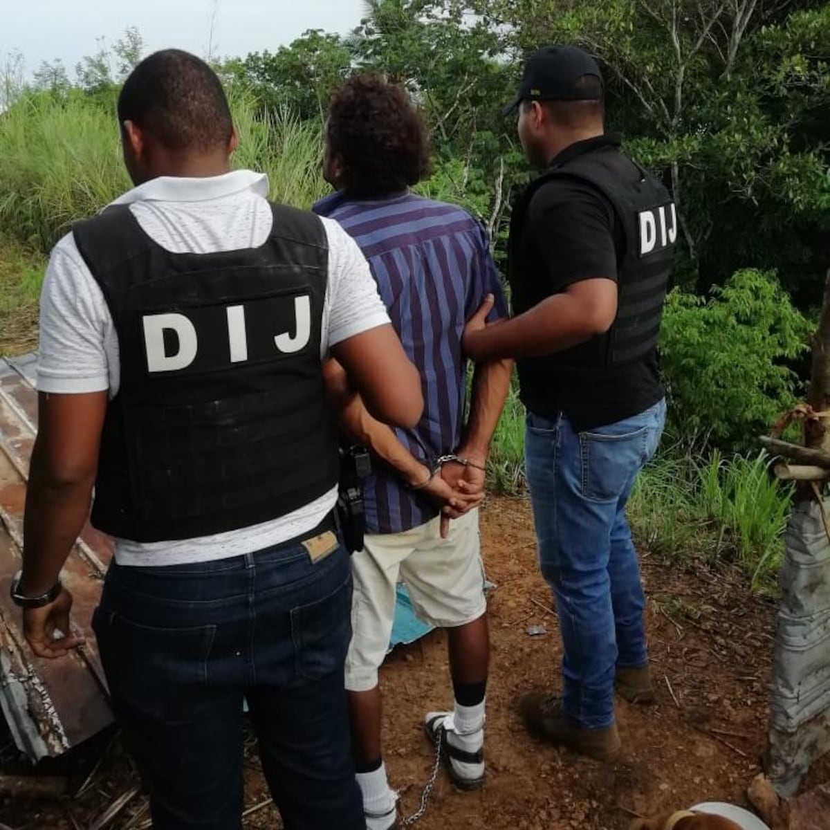 La ciudadanía lo echó al agua por estar prófugo de la justicia