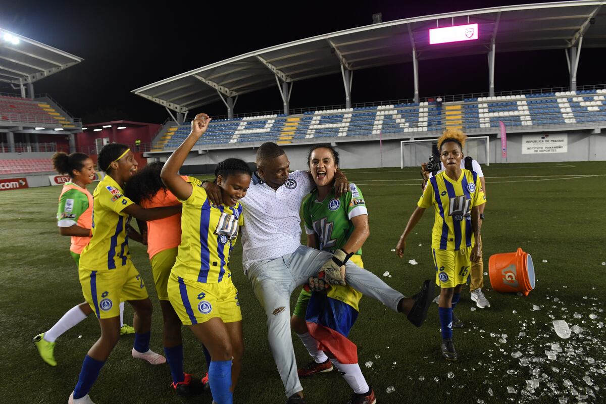 Universitario logra el tricampeonato al vencer en la final al Tauro. Video