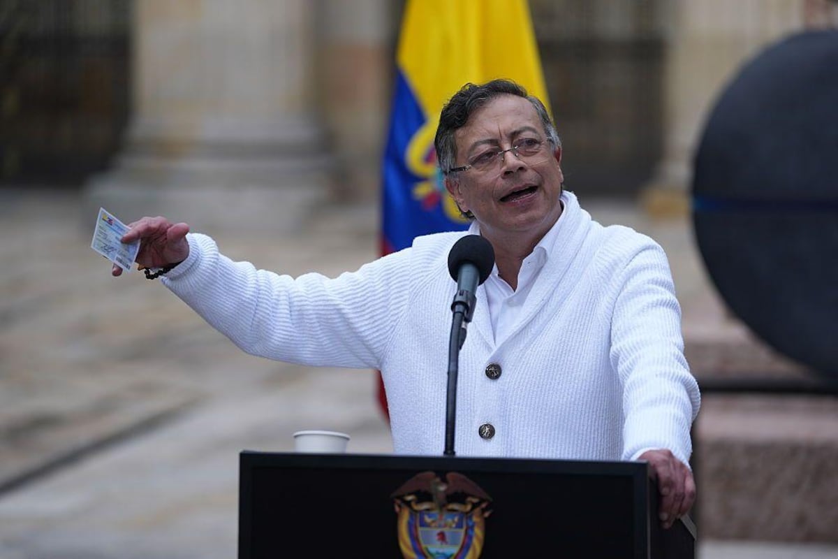 Suspenden provisionalmente al presidente de Colombia, Gustavo Petro