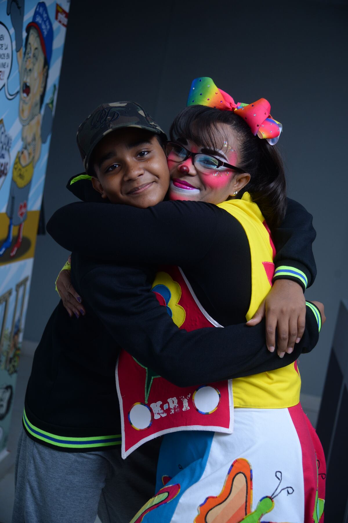 Sonríe a la vida. Su hijo lucha contra el cáncer, pero Pomposita sigue sacando sonrisa a los niños