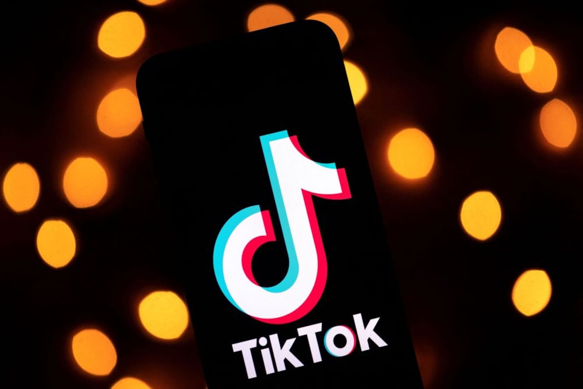 Estrella turca de TikTok muere al caer desde el techo de un edificio mientras grababa un video