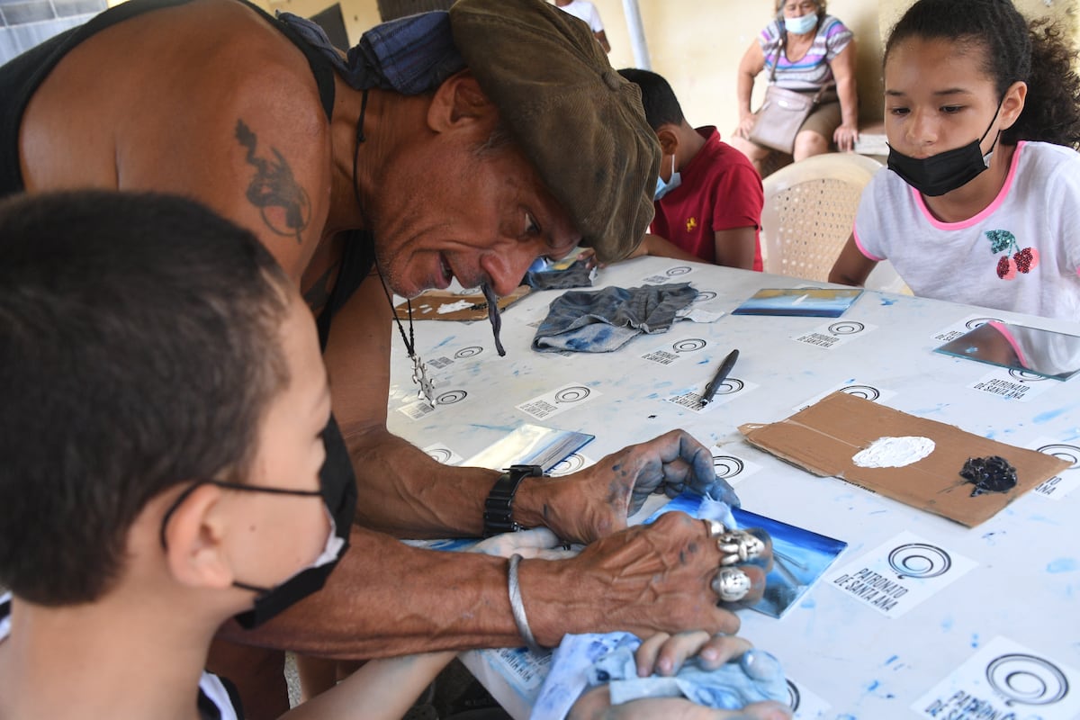 Tote, el artista callejero que recorre el mundo en busca de hacer realidad su utopía de un planeta mejor