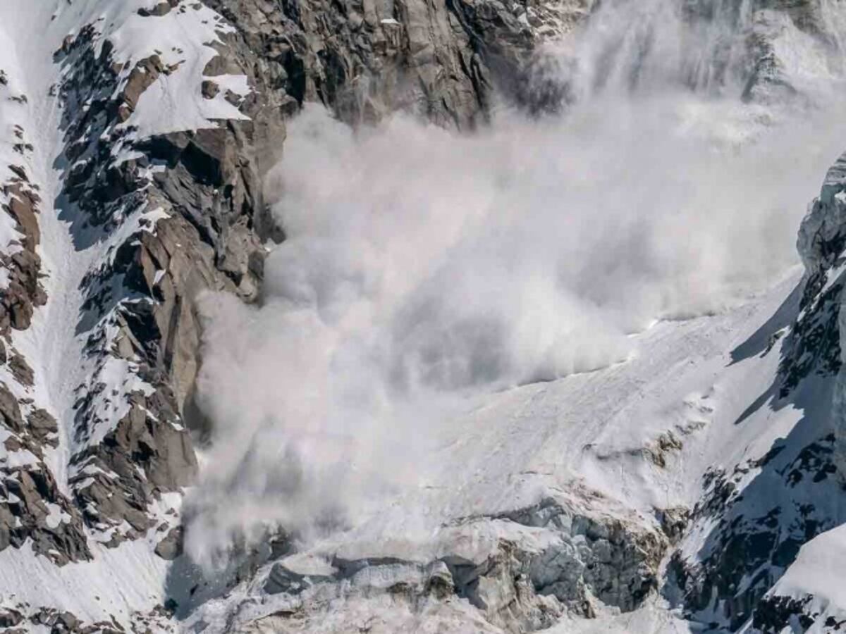 Mujer y dos niños mueren por avalancha