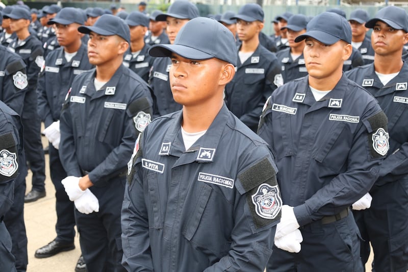 ¡Más policías a las calles! Se gradúan 731 nuevos uniformados