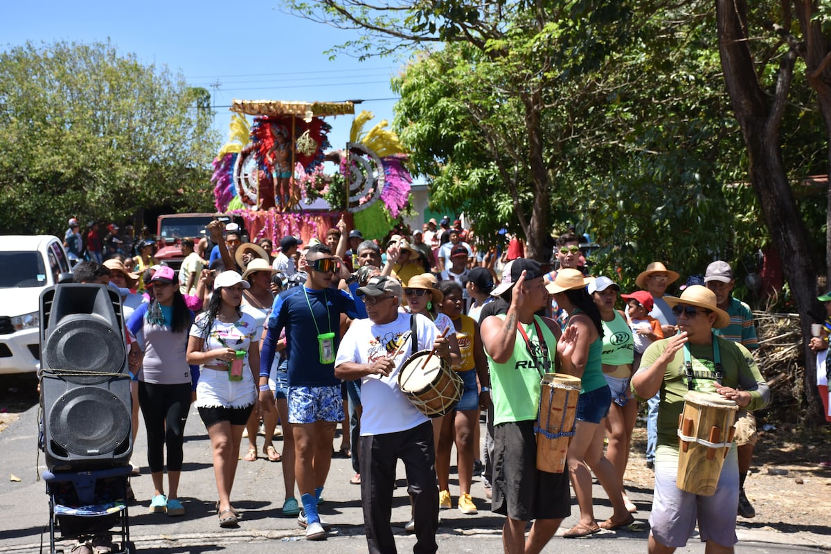 Santiagueños apoyan decisión alcaldicia de suspender los carnavales 