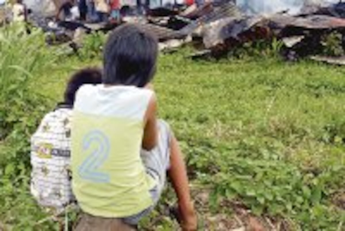 Rescatan a niña encerrada durante años