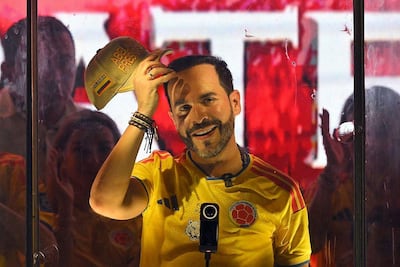 Juez le baja la camiseta de la Tricolor a Abelardo de la Espriella en plena campaña
