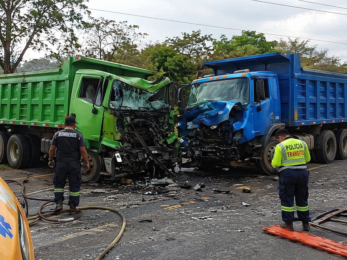 Choque frontal entre volquetes deja dos muertos y un herido en Buenaventura