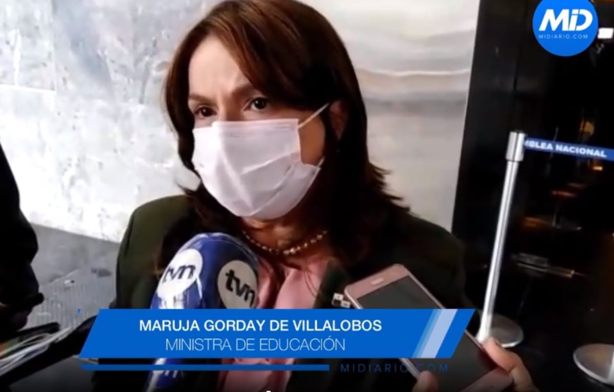 Ministra solicita reapertura de escuelas en los próximos días para administrativos y gestiona graduaciones. Video