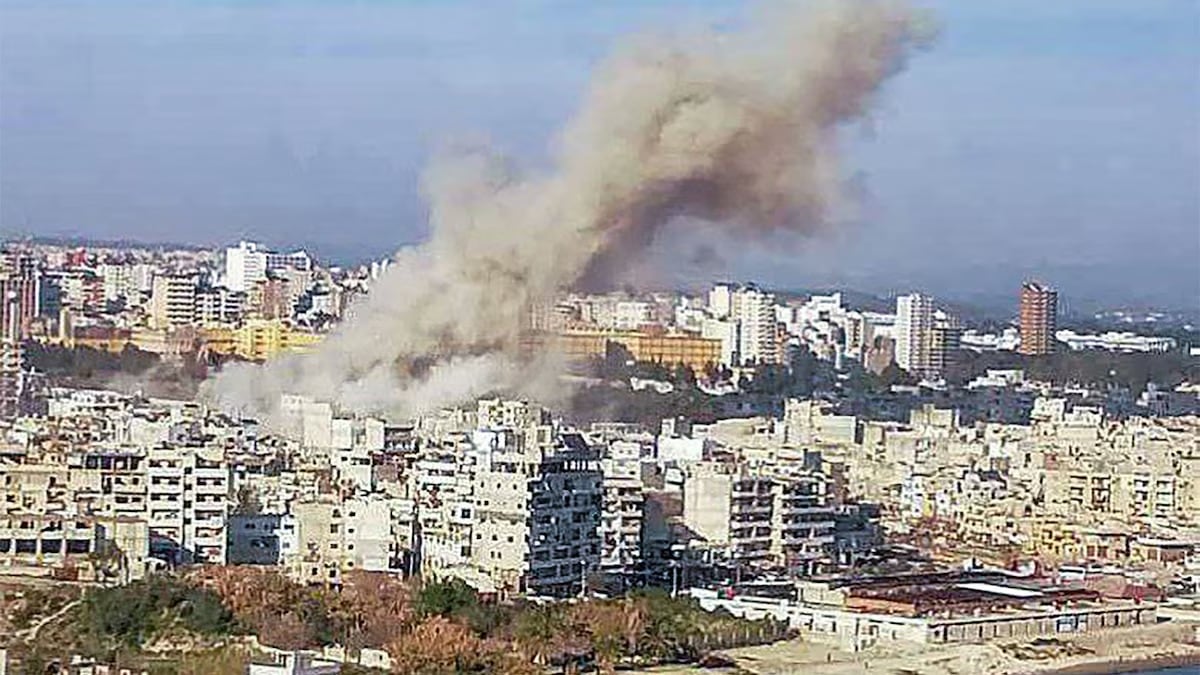 Tragedia en Latakia: Explosión Mortal Deja Tres Muertos y Civiles Atrapados Bajo Escombros