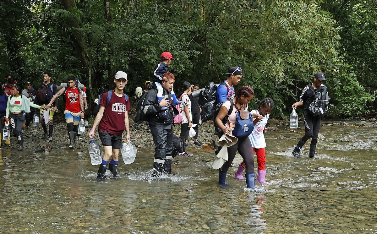 Cierre de pasos fronterizos busca crear corredor humanitario para migrantes: Frank Ábrego