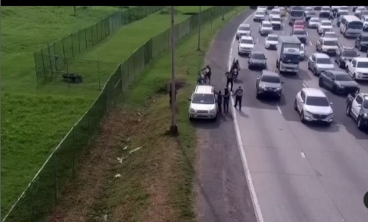 De película. Policías dan persecución a borracho rápido y furioso. Video