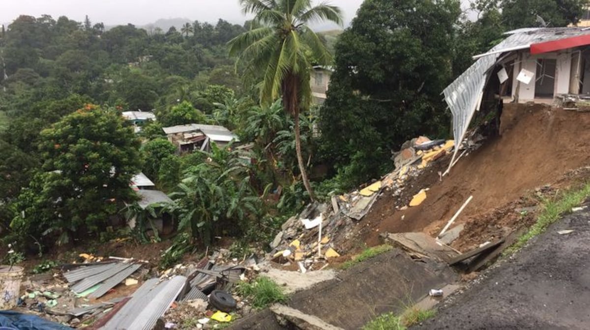 IMPACTANTE VIDEO Tierra se traga casas en deslizamiento en Nueva Libia