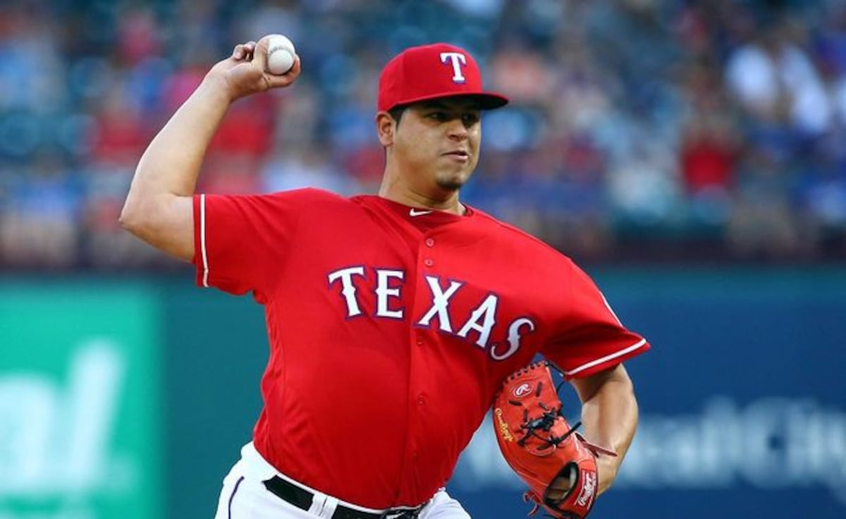 Rangers le meten más presión al panameño Ariel Jurado Jr. al obtener a Corey Kluber