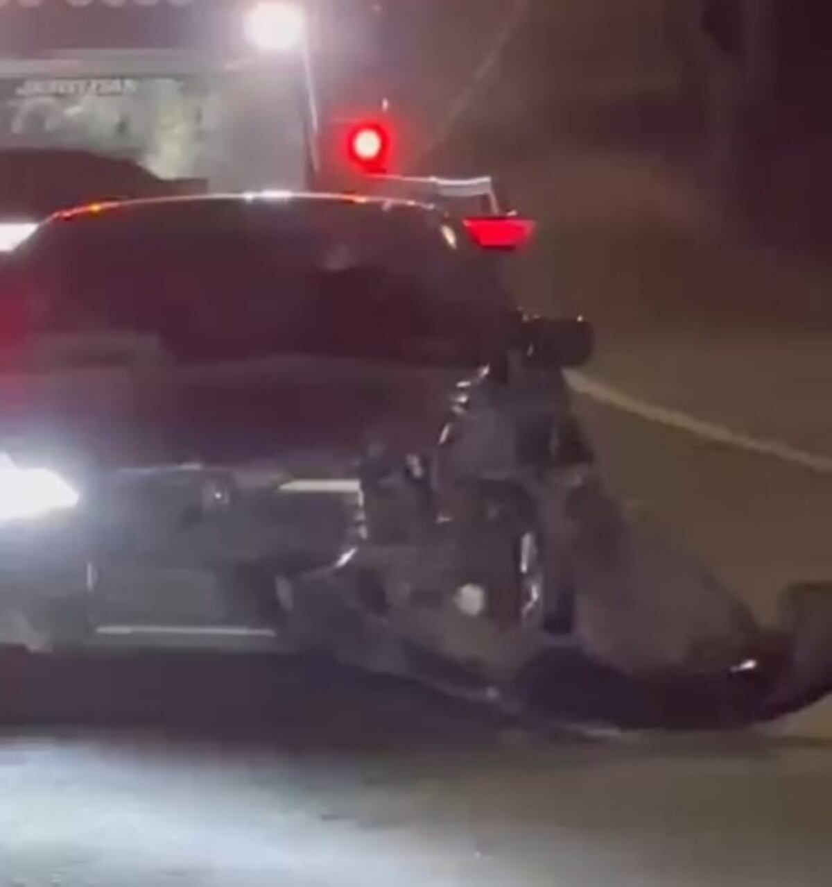 Para robar. Lluvias de piedras, palos y de todo contra un carro en el Corredor Norte. Capturan a uno