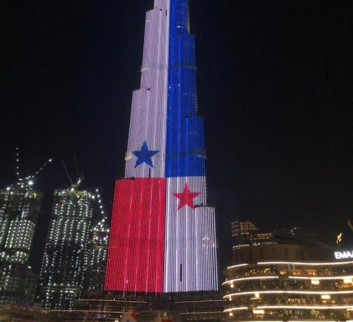 Embajador panameño en Emiratos Árabes: ‘Panamá no pagó por proyección de bandera sobre el Burj Khalifa’