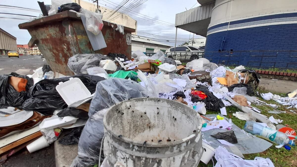 Representantes se quejan de la cantidad de basura, la Autoridad de Aseo se mantiene en silencio