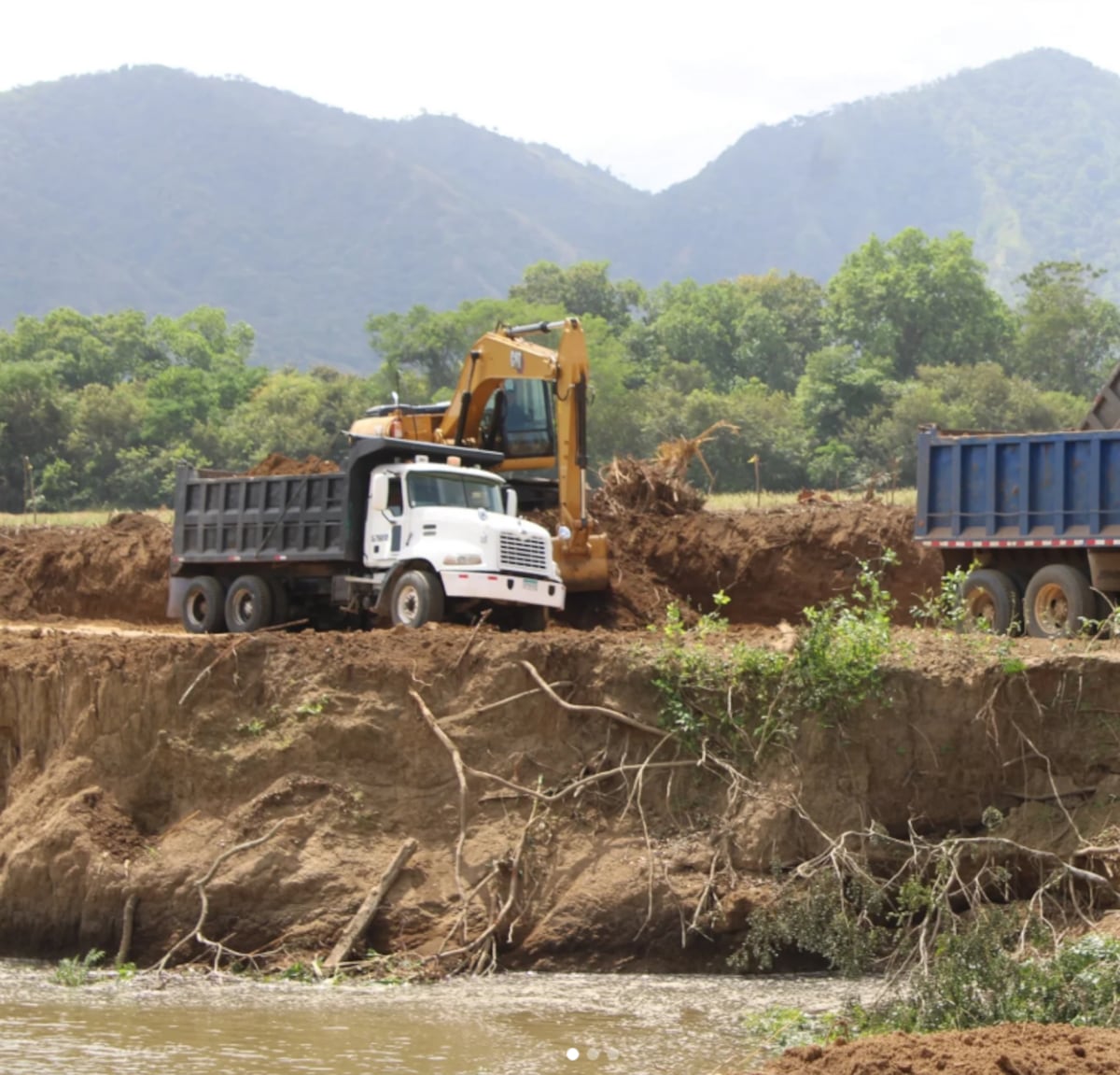 En Tonosí avanzan los dragados para frenar las inundaciones en invierno