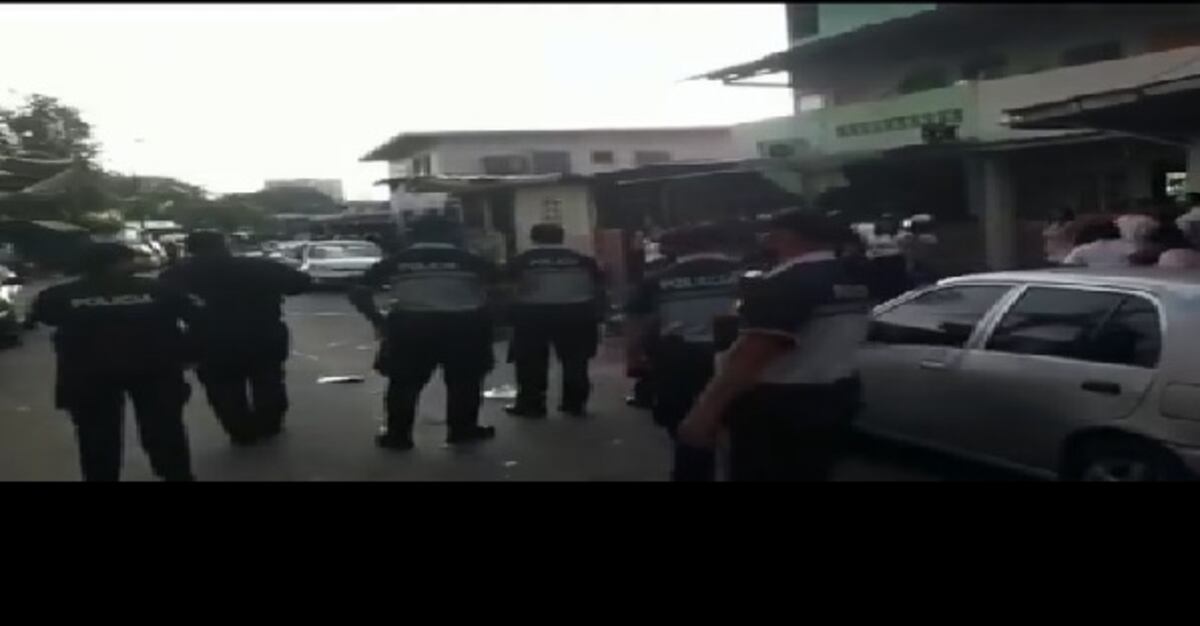 ‘Parking’ por todos lados. Policía para varias fiestas clandestinas en plena vía y sin medidas de bioseguridad. Video