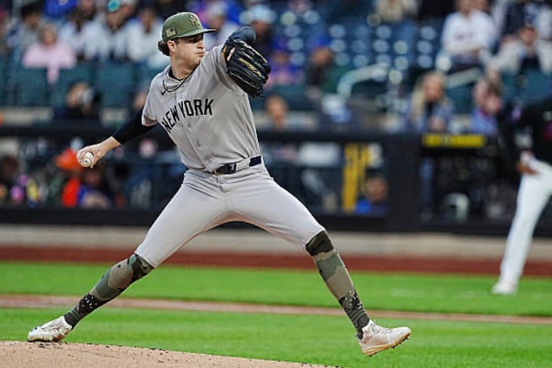 Los Yankees conquistan Queens: Schlittler brilla y Soto se queda solo