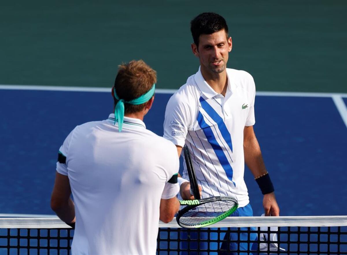 Djokovic derrota a Sandgren y jugará cuartos de final contra Struff