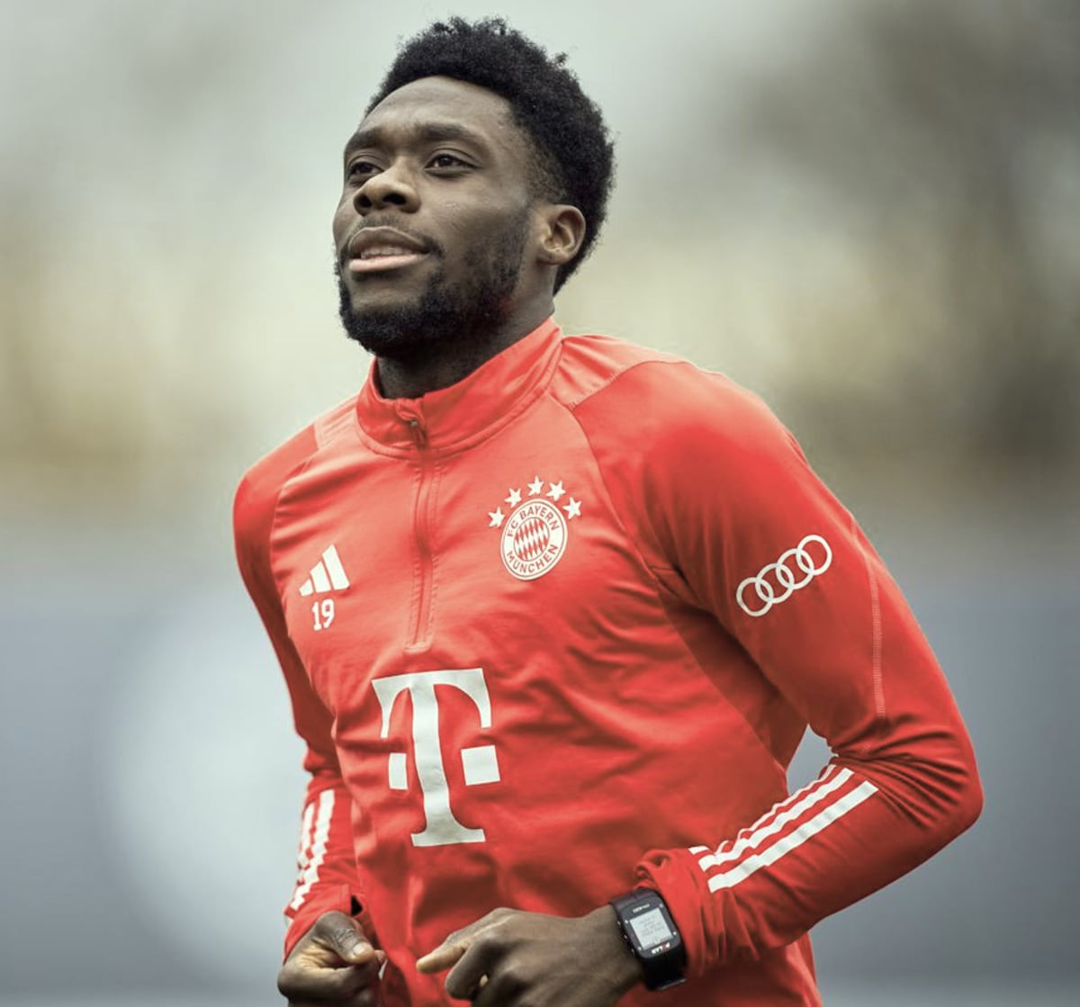 Alphonso Davies renueva hasta 2030: Davies y Musiala lideran el proyecto de Kompany