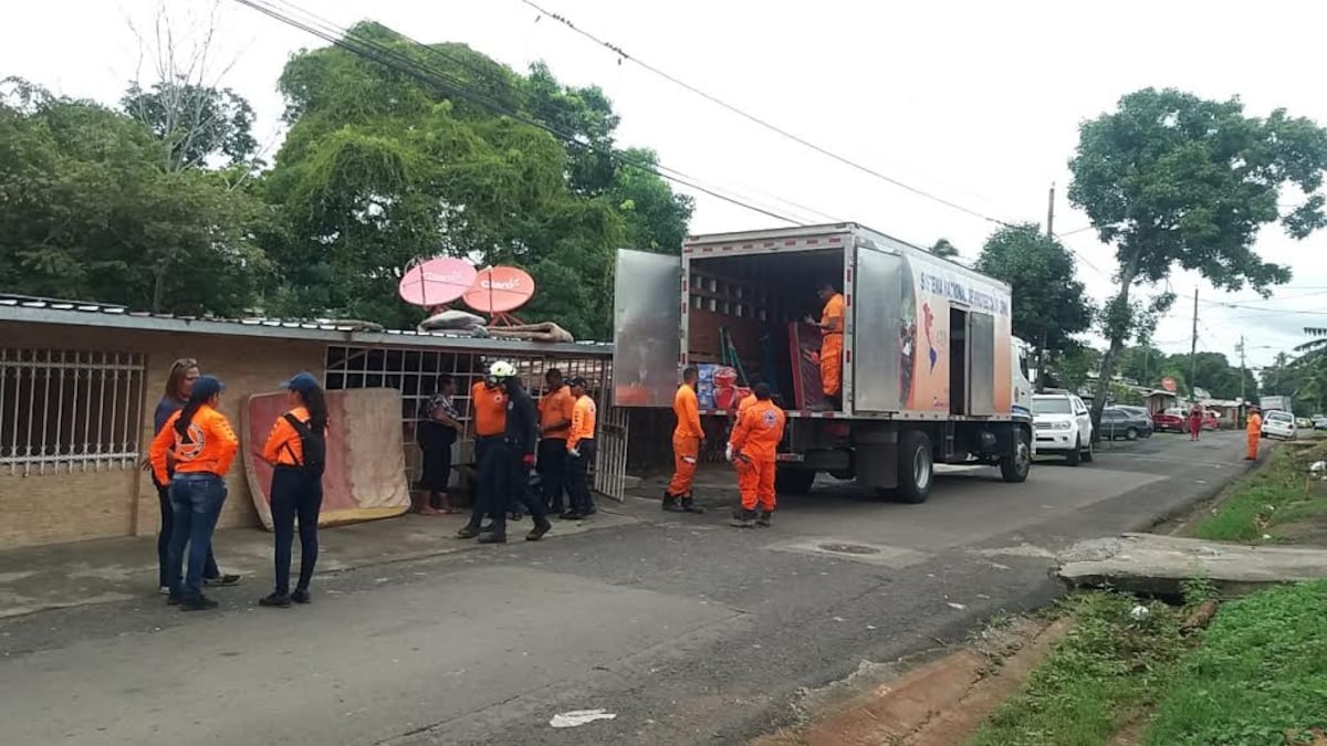 Familias que sufrieron afectaciones en Villa Cecilia de Pedregal reciben asistencia humanitaria