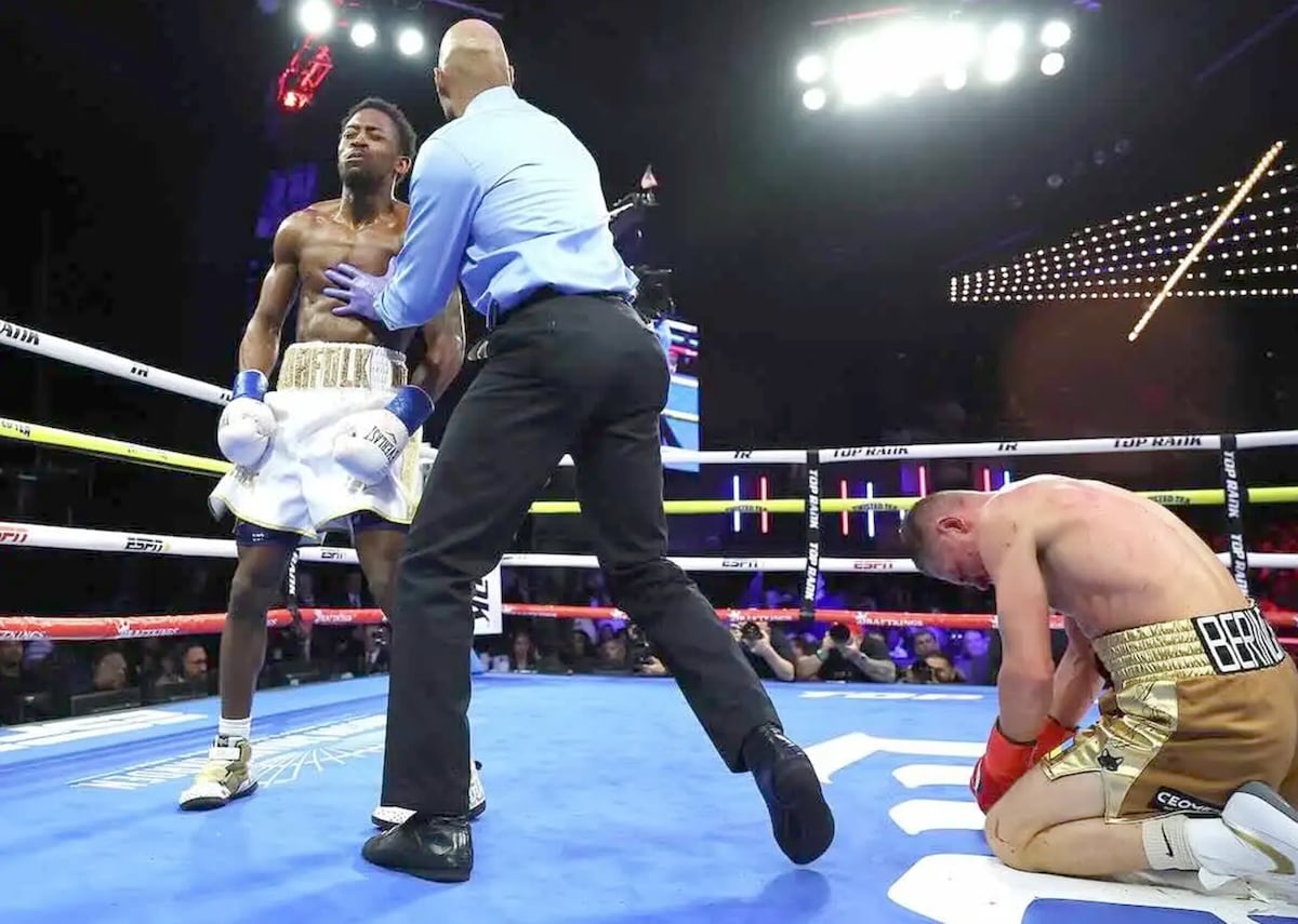 Keyshawn Davis asalta la cima del peso ligero con un brutal nocaut