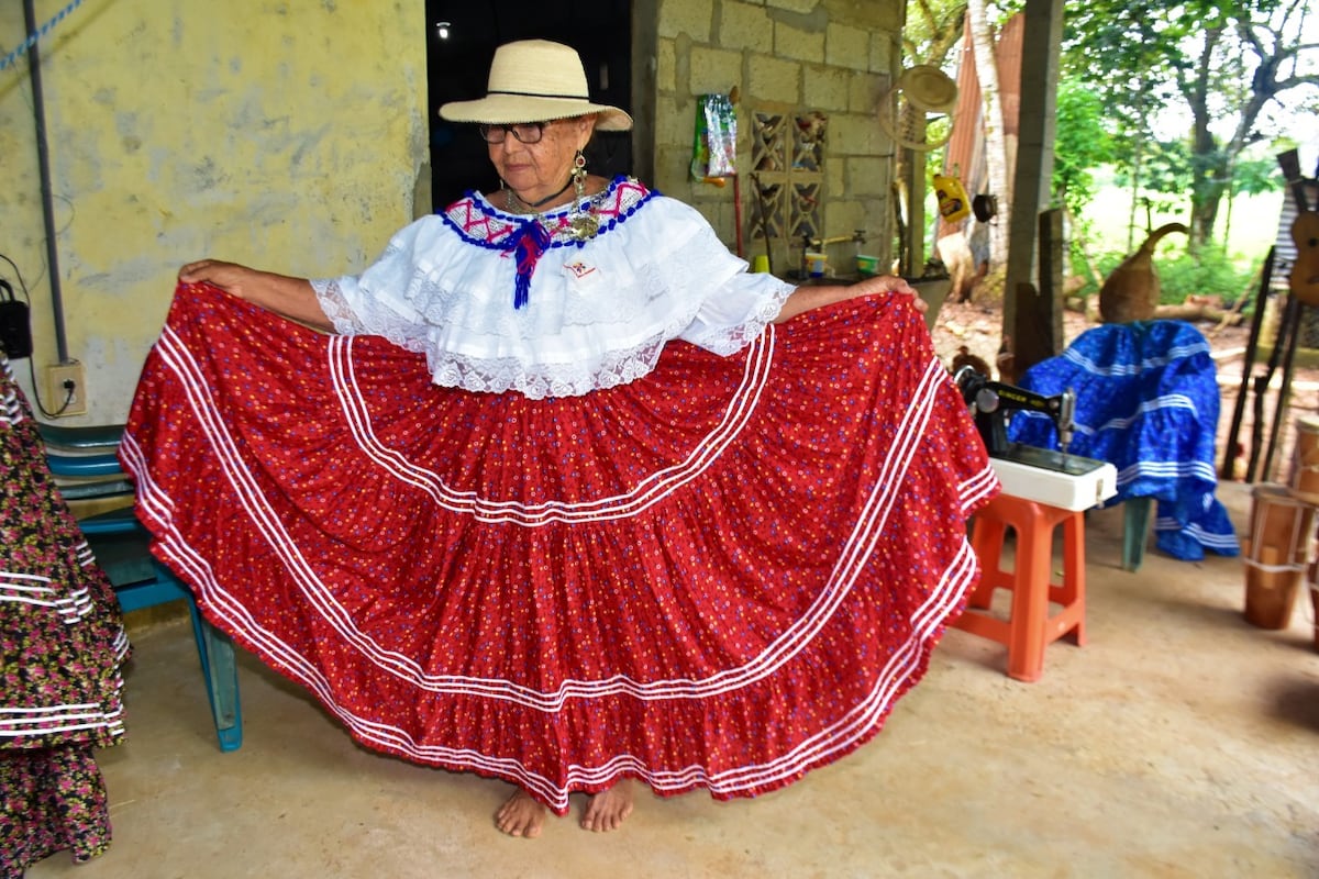 Loor a la Patria. Conoce la historia de doña Florentina Moreno y su centenar de polleras