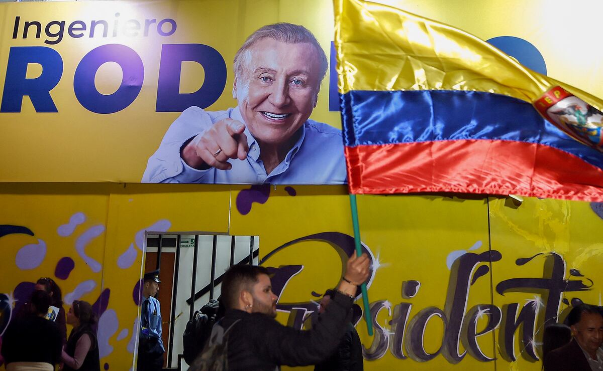 Elecciones en Colombia. Nueva encuesta de RCN pone al izquierdista Petro arriba por un punto sobre el candidato populista de la derecha Rodolfo Hernández 