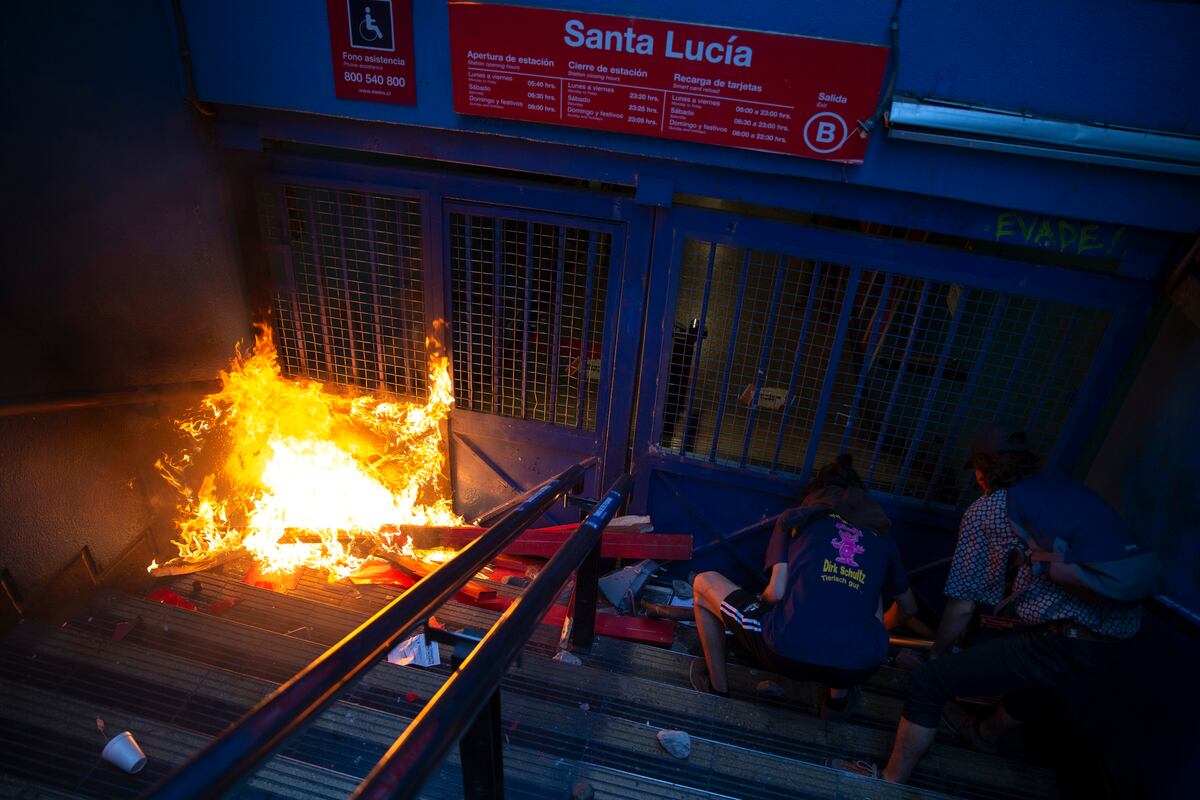 Chile entre fuego, saqueo y vandalismo