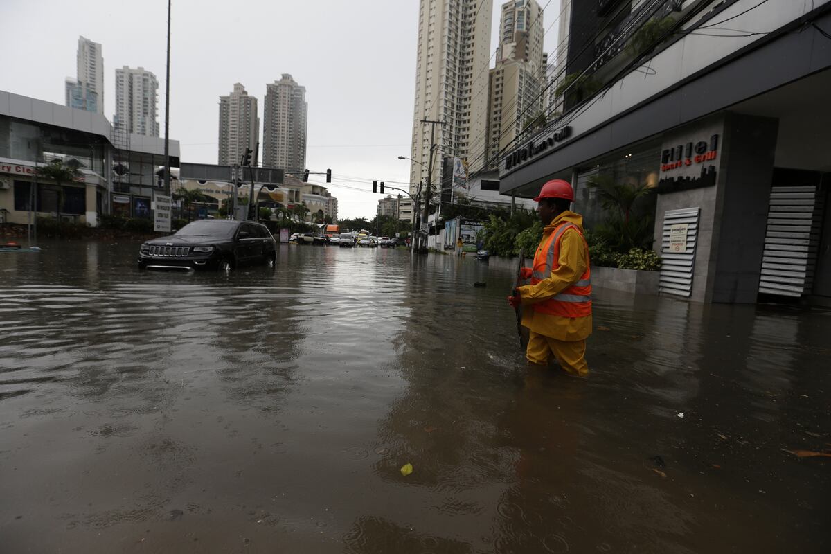 Precaución. Sinaproc se pronuncia por paso de onda tropical sobre Panamá 