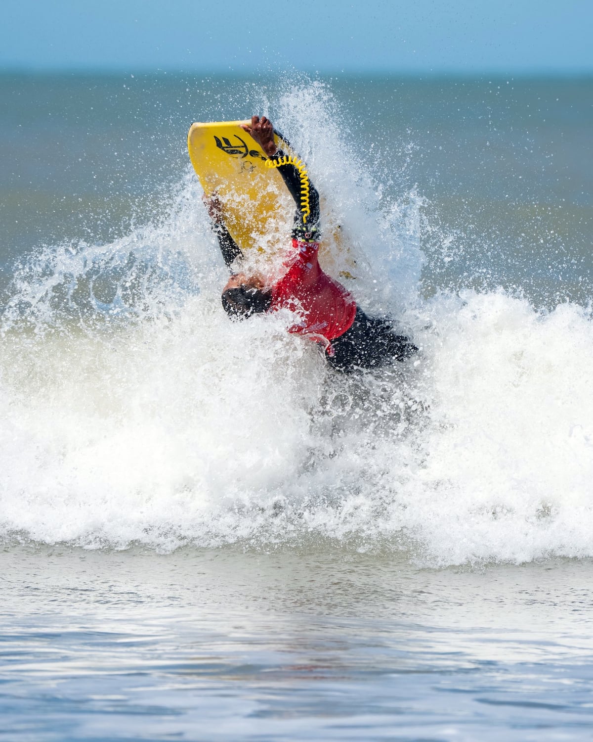 ¡Oro sobre las olas! Edwin Núñez aplasta en la final y hace historia para Panamá