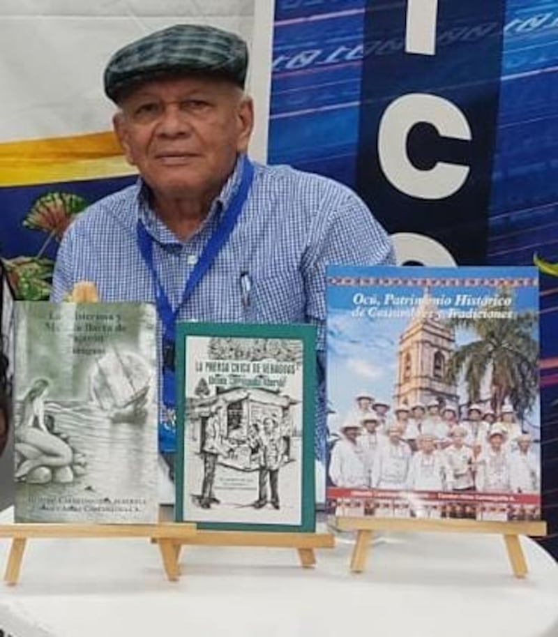 Escritor veragüense presenta sus obras en la Feria Internacional del Libro