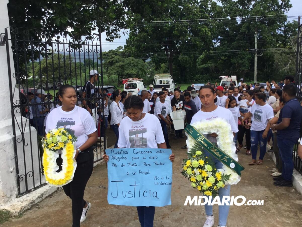 Videos. Entre llanto y dolor. Último adiós a joven asesinado en plena pista de baile. Familiares exigen justicia