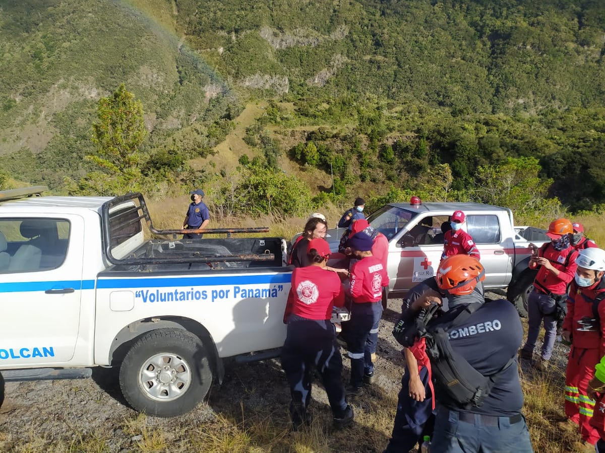 Están con vida. Rescatan a dos panameños extraviados en el volcán Barú