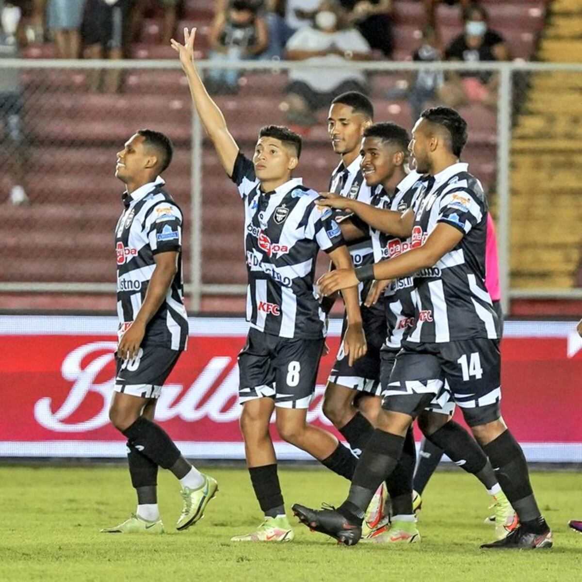 Tauro F.C. gana el clásico ante Plaza Amador con golazos de ‘Klikiti’ Quintero. Video. 