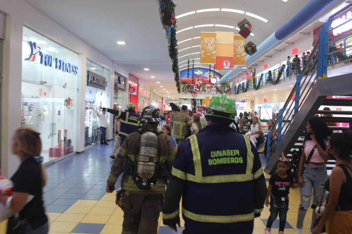 Fuego en centro comercial Albrook Mall se originó en un restaurante